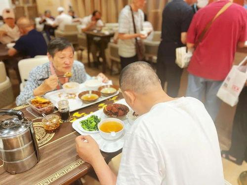 吃饭场景图片,一家人的美味共享  第3张