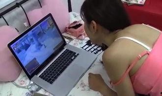 粉丝让女主播脱丝袜,女主播直播脱袜瞬间引发粉丝狂欢 第3张 粉丝让女主播脱丝袜,女主播直播脱袜瞬间引发粉丝狂欢 第3张